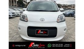 Toyota Porte 2015