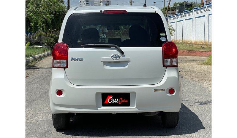 Toyota Porte 2015