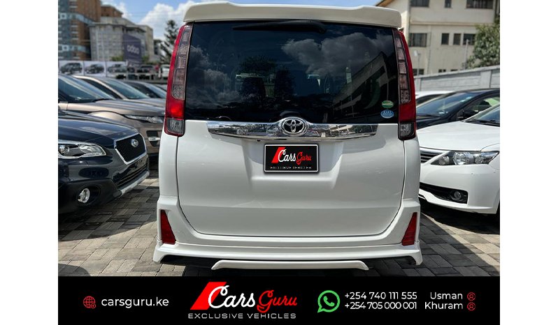 Toyota Noah 2015