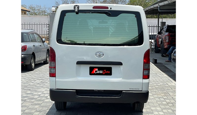 TOYOTA HIACE VAN 2015