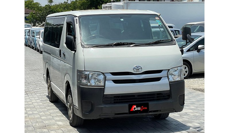 TOYOTA HIACE VAN 2015