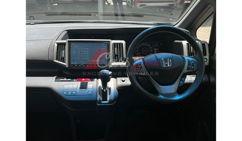 HONDA STEP-WAGON 2015