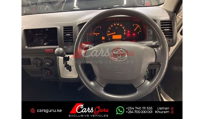 TOYOTA HIACE VAN 2015