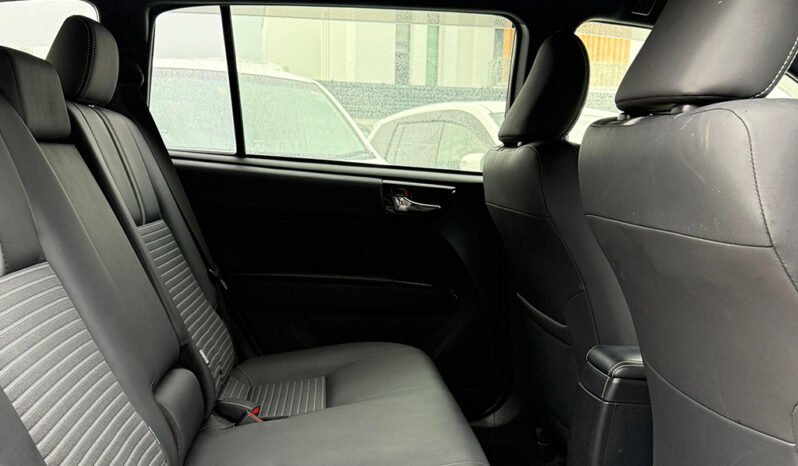 
Toyota Corolla Fielder WXB 2018 full									