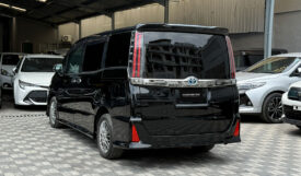 Toyota Noah Hybrid 2018