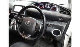 Toyota Sienta 2018